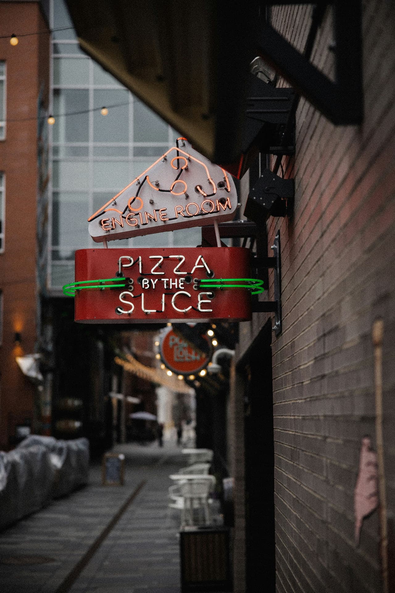 Digital menu for a restaurant with dishes, allergens and a QR code